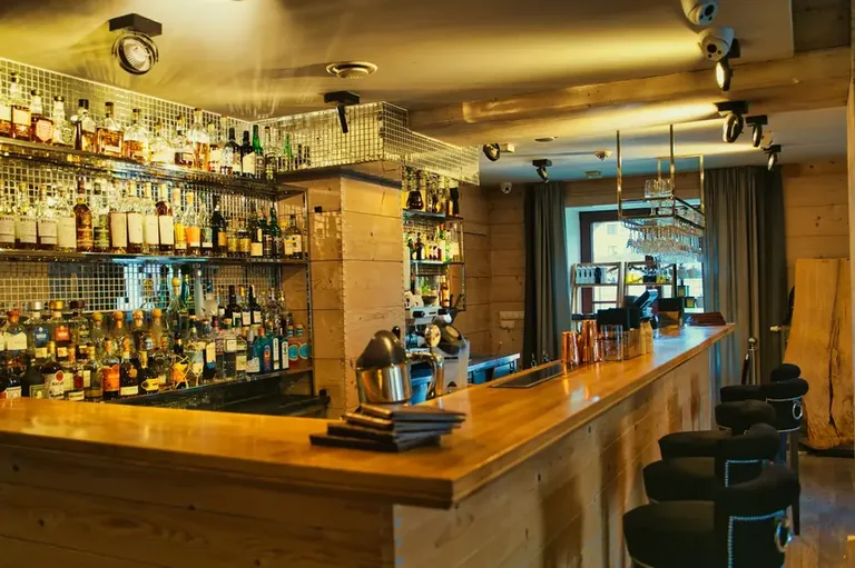 Aperitif Bar, lobby bar Le Scandale v centru Zakopaného