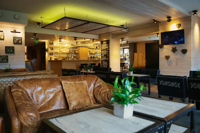 Aperitif Bar, lobby bar Le Scandale v centru Zakopaného
