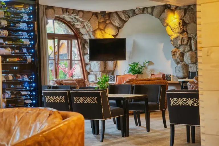 Aperitif Bar, lobby bar Le Scandale v centru Zakopaného