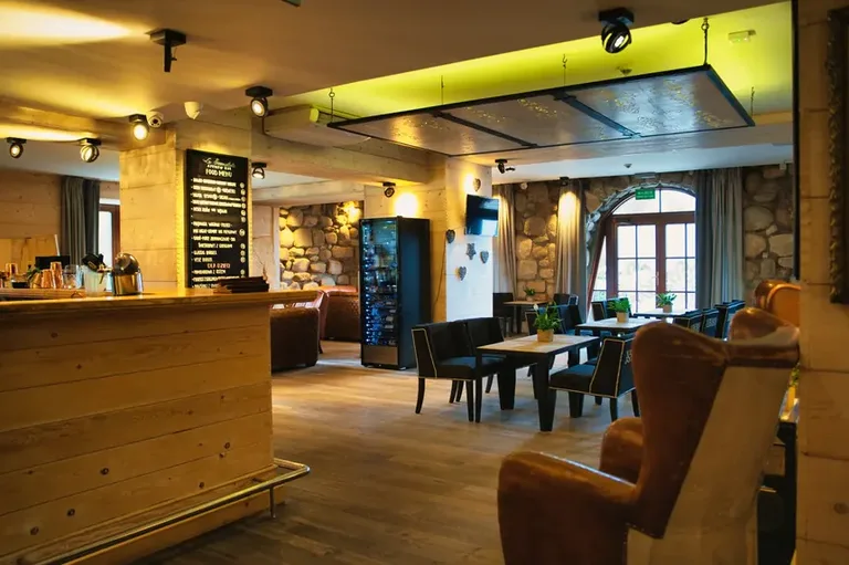 Aperitif Bar, lobby bar Le Scandale v centru Zakopaného