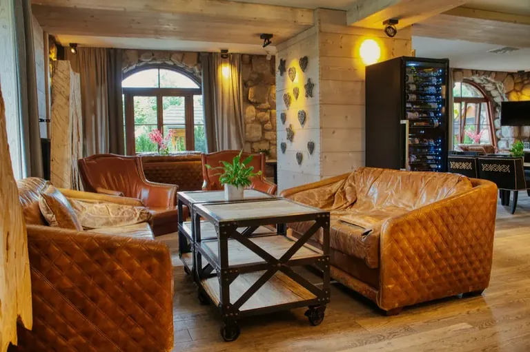 Aperitif Bar, lobby bar Le Scandale v centru Zakopaného