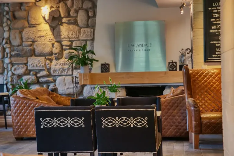 Aperitif Bar, lobby bar Le Scandale v centru Zakopaného