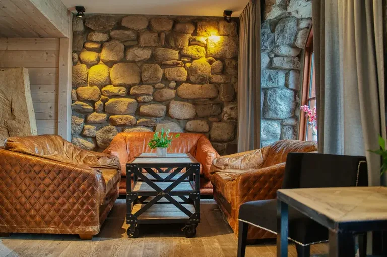 Aperitif Bar, lobby bar Le Scandale v centru Zakopaného
