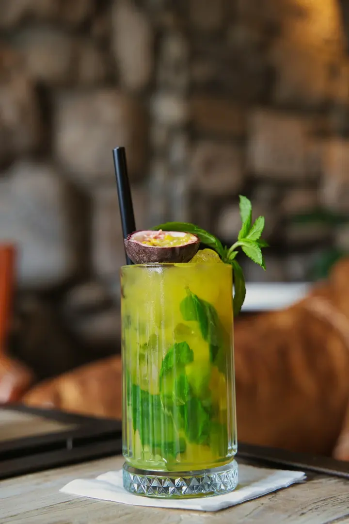 Aperitif Bar, lobby bar Le Scandale v centru Zakopaného