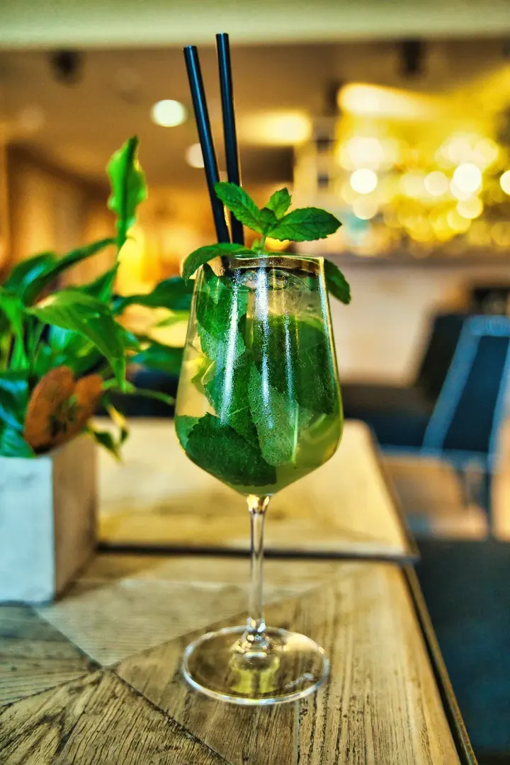 Aperitif Bar, lobby bar Le Scandale v centru Zakopaného
