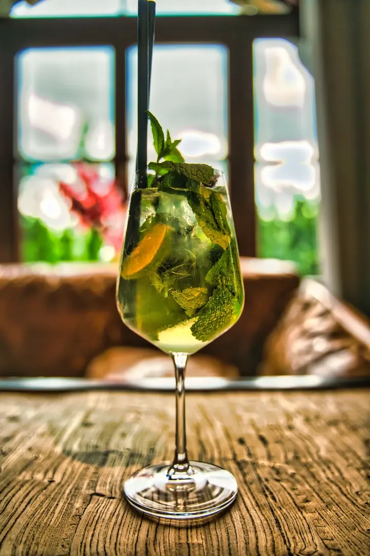 Aperitif Bar, lobby bar Le Scandale v centru Zakopaného