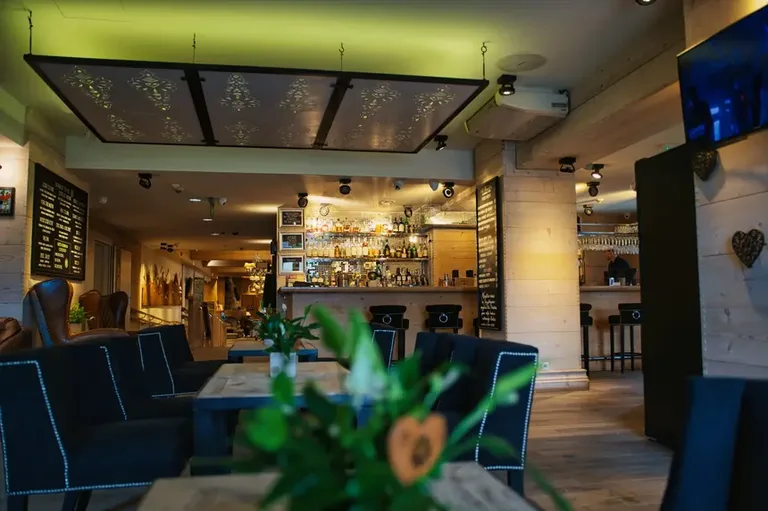 Aperitif Bar, lobby bar Le Scandale v centru Zakopaného