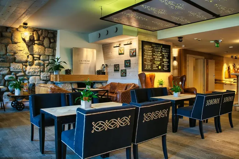 Aperitif Bar, lobby bar Le Scandale v centru Zakopaného