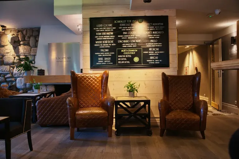 Aperitif Bar, lobby bar Le Scandale v centru Zakopaného