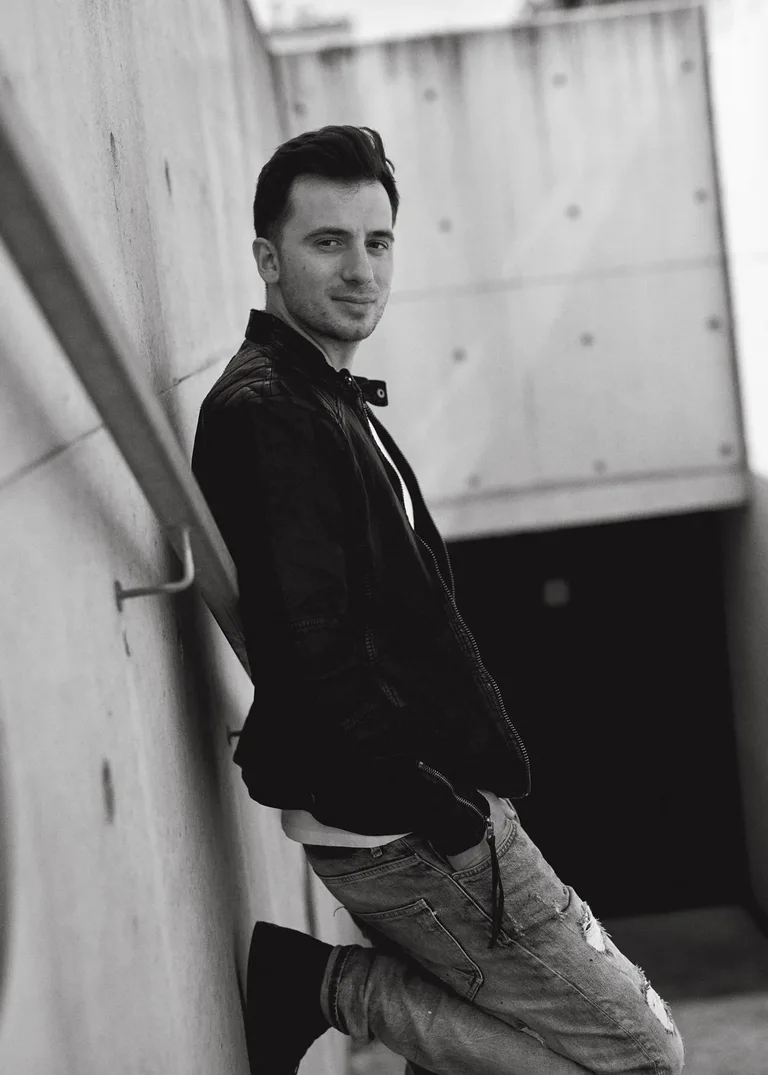 Adam F, portrait